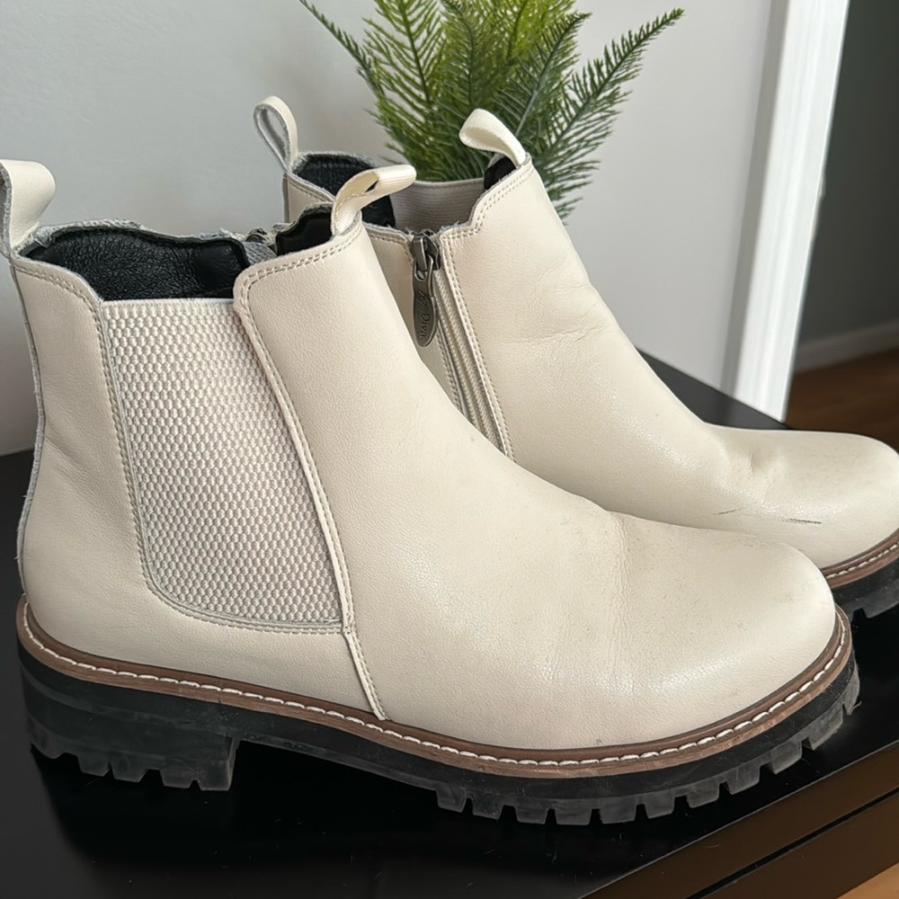 Women’s AquiDiva side zip ankle boots